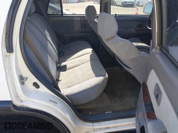 ✅ 1997 Toyota 4Runner SR5 • VIN: JT3GN86R0V0052034 • Lot: 43679891. Listed on IAAI with 234,736 mi. Free auction sales archive from the USA and detailed vehicle history report at DreamBid. Image 8.