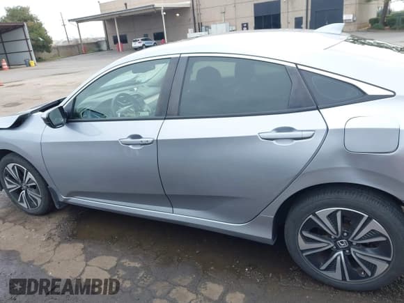 ✅ 2018 Honda Civic EX-L • VIN: JHMFC1F87JX020497 • Lot: 41718094. Listed on IAAI with 77,426 mi. Free auction sales archive from the USA and detailed vehicle history report at DreamBid. Image 15.