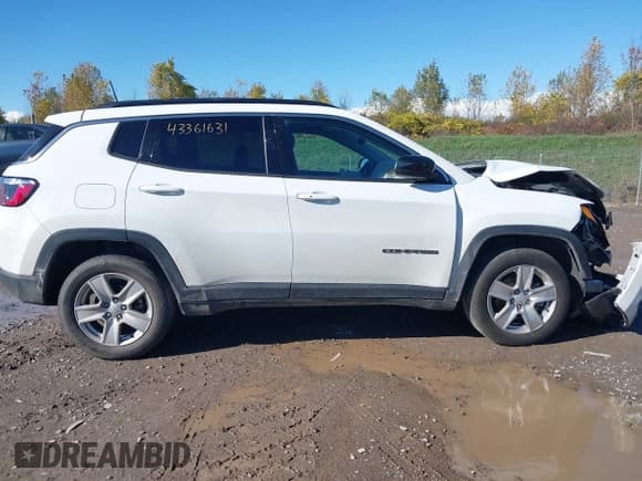 ✅ 2022 Jeep Compass Latitude • VIN: 3C4NJDBB3NT176785 • Lot: 43361631. Listed on IAAI with 22,928 mi. Free auction sales archive from the USA and detailed vehicle history report at DreamBid. Image 13.