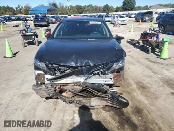 2021 Toyota Camry LE z VIN 4T1C11AKXMU439913, wystawiony jako Copart lot #91114135 z przebiegiem 2 761 mil mil oraz Czysty tytuł • Clean title. Historia ofert i sprzedaży dostępna na DreamBid. Obrazek 5.