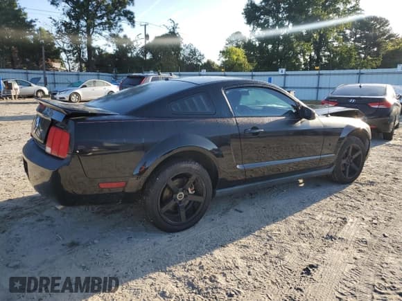 ✅ 2007 Ford Mustang Deluxe • VIN: 1ZVHT80N975279883 • Lot: 84640335. Listed on Copart with 168,995 mi. Free auction sales archive from the USA and detailed vehicle history report at DreamBid. Image 3.