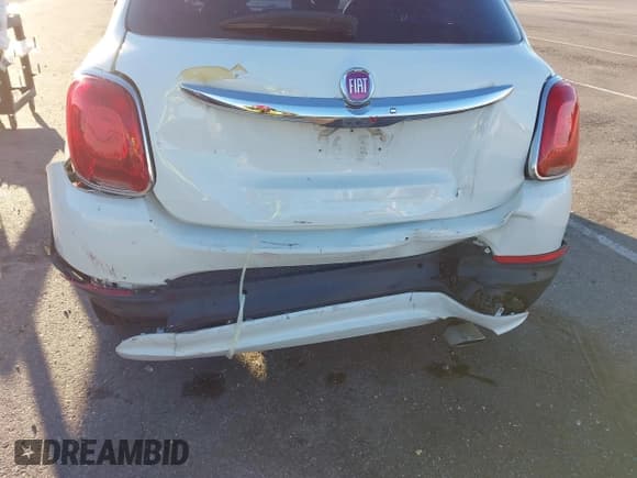 ✅ 2017 FIAT 500X Pop • VIN: ZFBCFXAB9HP611168 • Lot: 43653813. Wystawiony na IAAI z przebiegiem 76 824 mil. Bezpłatny archiwum sprzedaży aukcyjnych z USA i szczegółowy raport historii pojazdu na DreamBid. Zdjęcie 6.