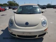 ✅ 2006 Volkswagen Beetle • VIN: 3VWRF31YX6M325219 • Lot: 73673044. Wystawiony na Copart z przebiegiem 37 750 mil. Bezpłatny archiwum sprzedaży aukcyjnych z USA i szczegółowy raport historii pojazdu na DreamBid. Zdjęcie 5.