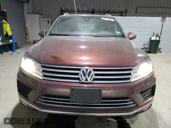 ✅ 2017 Volkswagen Touareg Wolfsburg Edition • VIN: WVGRF7BPXHD003559 • Lot: 41532925. Listed on Copart with 117,801 mi. Free auction sales archive from the USA and detailed vehicle history report at DreamBid. Image 5.