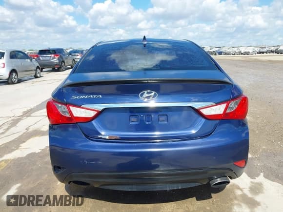 ✅ 2011 Hyundai Sonata Limited • VIN: 5NPEC4AC4BH022179 • Lot: 43304712. Listed on IAAI with 124,189 mi. Free auction sales archive from the USA and detailed vehicle history report at DreamBid. Image 16.