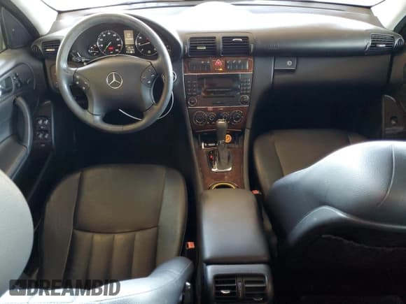 ✅ 2005 Mercedes-Benz C 320 • VIN: WDBRF64J65F672627 • Lot: 80581575. Wystawiony na Copart z przebiegiem 142 083 mil. Bezpłatny archiwum sprzedaży aukcyjnych z USA i szczegółowy raport historii pojazdu na DreamBid. Zdjęcie 8.