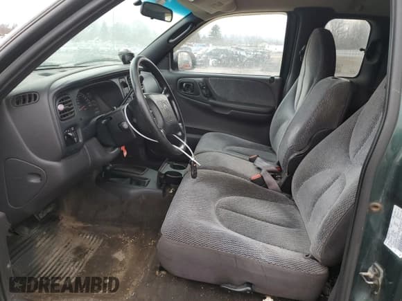 ✅ 1999 Dodge Dakota SLT • VIN: 1B7GG22X4XS309050 • Lot: 82030864. Wystawiony na Copart z przebiegiem 141 396 mil. Bezpłatny archiwum sprzedaży aukcyjnych z USA i szczegółowy raport historii pojazdu na DreamBid. Zdjęcie 7.