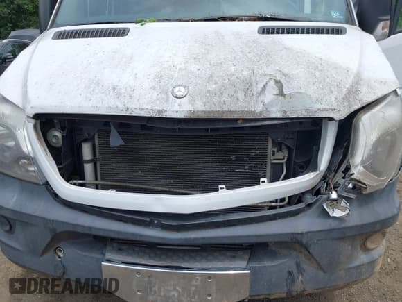 ✅ 2015 Mercedes-Benz Sprinter Cargo • VIN: WD3PE8CC2F5954260 • Lot: 42763124. Listed on IAAI with 268,853 mi. Free auction sales archive from the USA and detailed vehicle history report at DreamBid. Image 6.