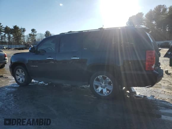 ✅ 2010 GMC Yukon XL SLT • VIN: 1GKUCKE07AR194766 • Lot: 47039155. Wystawiony na Copart z przebiegiem 184 915 mil. Bezpłatny archiwum sprzedaży aukcyjnych z USA i szczegółowy raport historii pojazdu na DreamBid. Zdjęcie 2.