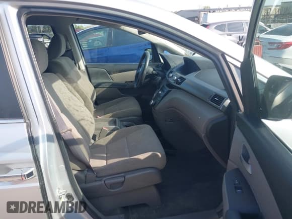 ✅ 2013 Honda Odyssey EX • VIN: 5FNRL5H45DB082818 • Lot: 43243100. Listed on IAAI with 201,051 mi. Free auction sales archive from the USA and detailed vehicle history report at DreamBid. Image 5.