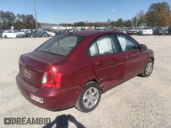 ✅ 2010 Hyundai Accent GLS • VIN: KMHCN4AC7AU483622 • Lot: 43490386. Wystawiony na IAAI z przebiegiem 213 844 mil. Bezpłatny archiwum sprzedaży aukcyjnych z USA i szczegółowy raport historii pojazdu na DreamBid. Zdjęcie 6.