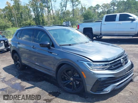 ✅ 2024 Volkswagen Tiguan SE R-Line Black • VIN: 3VVCB7AX2RM212440 • Lot: 43047174. Wystawiony na IAAI z przebiegiem Nie podano. Bezpłatny archiwum sprzedaży aukcyjnych z USA i szczegółowy raport historii pojazdu na DreamBid. Zdjęcie 1.