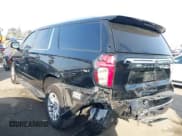 ✅ 2021 Chevrolet Suburban LT • VIN: 1GNSKCKDXMR319645 • Lot: 41462563. Wystawiony na IAAI z przebiegiem 50 125 mil. Bezpłatny archiwum sprzedaży aukcyjnych z USA i szczegółowy raport historii pojazdu na DreamBid. Zdjęcie 3.