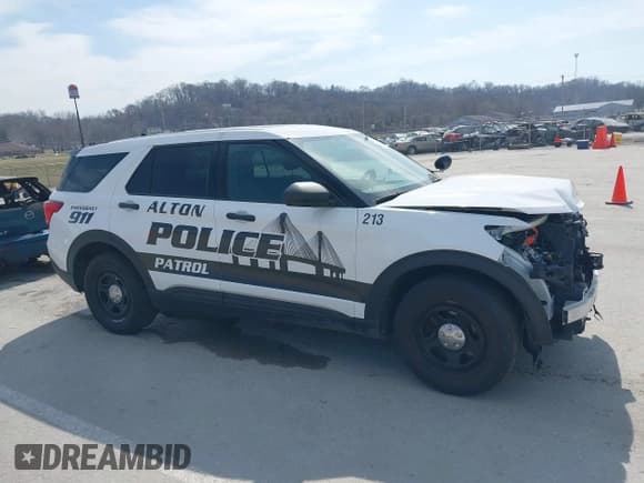 ✅ 2020 Ford Police Interceptor Utility • VIN: 1FM5K8AW5LGC67871 • Lot: 41786146. Wystawiony na IAAI z przebiegiem 95 458 mil. Bezpłatny archiwum sprzedaży aukcyjnych z USA i szczegółowy raport historii pojazdu na DreamBid. Zdjęcie 13.