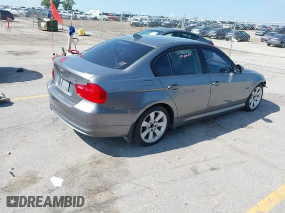 ✅ 2009 BMW 3 Series 328i xDrive • VIN: WBAPK53559A514413 • Lot: 42840223. Listed on IAAI with 221,756 mi. Free auction sales archive from the USA and detailed vehicle history report at DreamBid. Image 4.