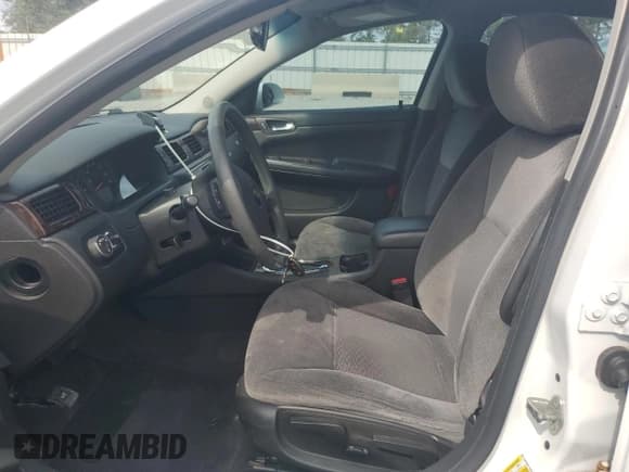 ✅ 2015 Chevrolet Impala LS • VIN: 2G1WA5E30F1120393 • Lot: 84212975. Wystawiony na Copart z przebiegiem 171 816 mil. Bezpłatny archiwum sprzedaży aukcyjnych z USA i szczegółowy raport historii pojazdu na DreamBid. Zdjęcie 7.