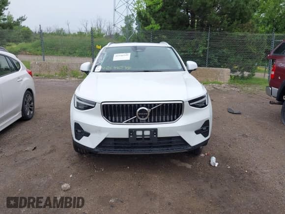 ✅ 2024 Volvo XC40 Ultimate Bright Theme • VIN: YV4L12UF8R2265543 • Lot: 42546549. Wystawiony na IAAI z przebiegiem Nie podano. Bezpłatny archiwum sprzedaży aukcyjnych z USA i szczegółowy raport historii pojazdu na DreamBid. Zdjęcie 12.
