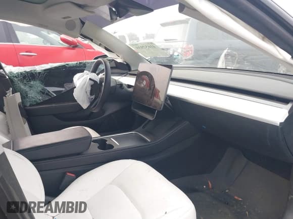 ✅ 2023 Tesla Model 3 • VIN: 5YJ3E1EAXPF658040 • Lot: 41657939. Wystawiony na IAAI z przebiegiem 39 268 mil. Bezpłatny archiwum sprzedaży aukcyjnych z USA i szczegółowy raport historii pojazdu na DreamBid. Zdjęcie 5.