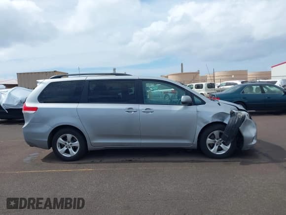 ✅ 2014 Toyota Sienna LE AAS • VIN: 5TDKK3DC0ES467867 • Lot: 42022676. Listed on IAAI with 99,959 mi. Free auction sales archive from the USA and detailed vehicle history report at DreamBid. Image 13.