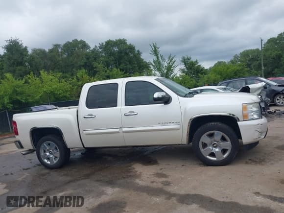 ✅ 2011 Chevrolet Silverado 1500 LTZ • VIN: 3GCPKTE35BG318496 • Lot: 42763809. Wystawiony na IAAI z przebiegiem 135 344 mil. Bezpłatny archiwum sprzedaży aukcyjnych z USA i szczegółowy raport historii pojazdu na DreamBid. Zdjęcie 13.