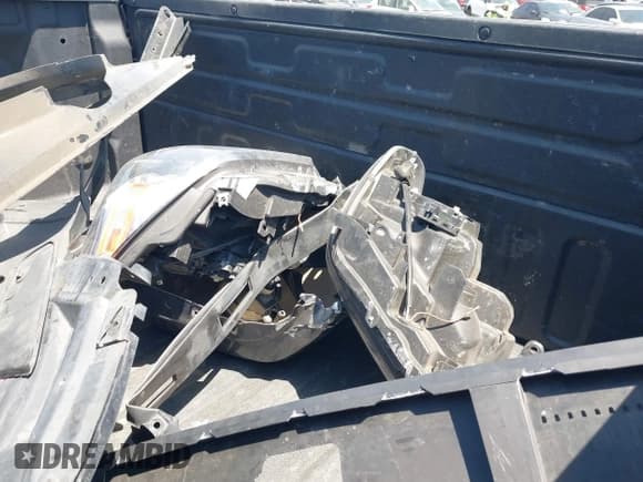 ✅ 2016 Toyota Tundra SR5 • VIN: 5TFEM5F13GX107424 • Lot: 42073037. Listed on IAAI with 88,451 mi. Free auction sales archive from the USA and detailed vehicle history report at DreamBid. Image 18.