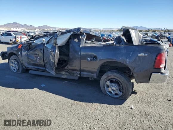 ✅ 2018 Ram 2500 Big Horn • VIN: 3C6UR5ML7JG329436 • Lot: 79006804. Wystawiony na Copart z przebiegiem Nie podano. Bezpłatny archiwum sprzedaży aukcyjnych z USA i szczegółowy raport historii pojazdu na DreamBid. Zdjęcie 2.