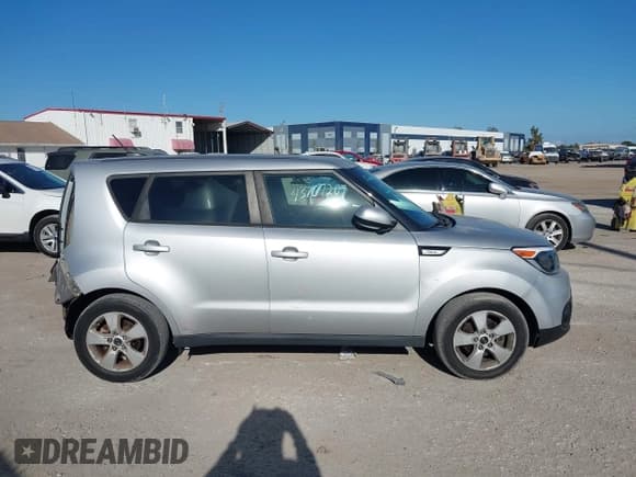 ✅ 2017 Kia Soul • VIN: KNDJN2A23H7461021 • Lot: 43707207. Wystawiony na IAAI z przebiegiem 114 716 mil. Bezpłatny archiwum sprzedaży aukcyjnych z USA i szczegółowy raport historii pojazdu na DreamBid. Zdjęcie 14.