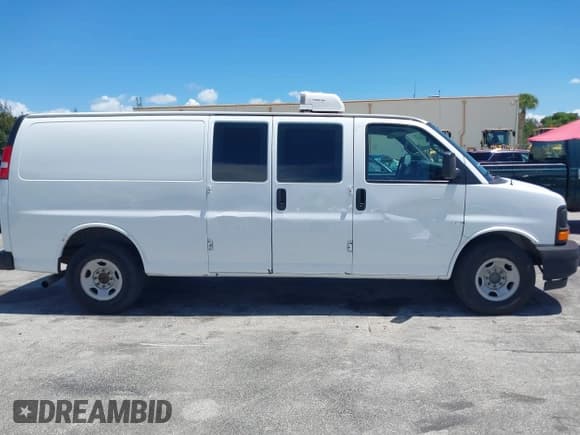 ✅ 2017 Chevrolet Express Cargo • VIN: 1GCWGBFF3H1133838 • Lot: 42582422. Listed on IAAI with 92,332 mi. Free auction sales archive from the USA and detailed vehicle history report at DreamBid. Image 13.