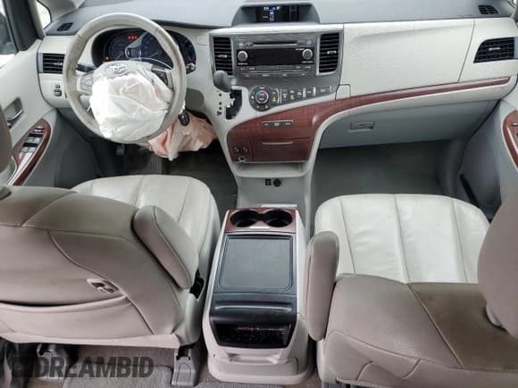 ✅ 2014 Toyota Sienna XLE • VIN: 5TDYK3DC9ES513139 • Lot: 87382475. Wystawiony na Copart z przebiegiem 173 930 mil. Bezpłatny archiwum sprzedaży aukcyjnych z USA i szczegółowy raport historii pojazdu na DreamBid. Zdjęcie 8.