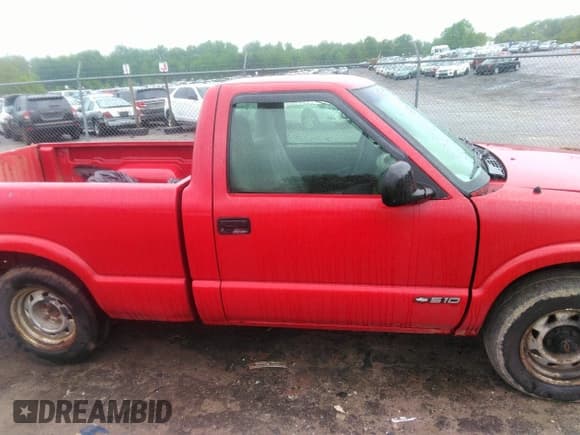 ✅ 1998 Chevrolet S-10 • VIN: 1GCCS14X7WK207793 • Lot: 42082374. Wystawiony na IAAI z przebiegiem 163 949 mil. Bezpłatny archiwum sprzedaży aukcyjnych z USA i szczegółowy raport historii pojazdu na DreamBid. Zdjęcie 13.