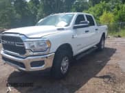 ✅ 2019 Ram 2500 Tradesman • VIN: 3C6UR5CL1KG581377 • Lot: 42514715. Wystawiony na IAAI z przebiegiem 132 224 mil. Bezpłatny archiwum sprzedaży aukcyjnych z USA i szczegółowy raport historii pojazdu na DreamBid. Zdjęcie 2.