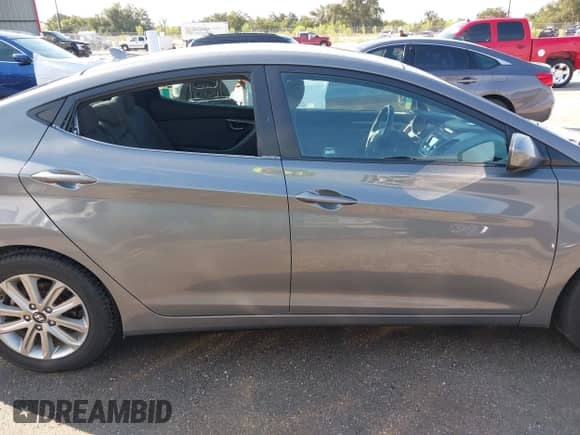 2014 Hyundai Elantra SE z VIN 5NPDH4AE6EH488067, wystawiony jako IAAI lot #43055126 z przebiegiem 104 871 mil mil oraz . Historia ofert i sprzedaży dostępna na DreamBid. Obrazek 13.