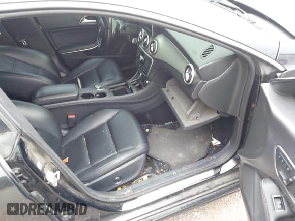 ✅ 2014 Mercedes-Benz CLA 250 • VIN: WDDSJ4EB7EN138013 • Lot: 42365014. Listed on IAAI with 185,393 mi. Free auction sales archive from the USA and detailed vehicle history report at DreamBid. Image 5.