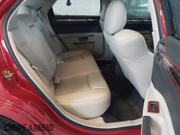 ✅ 2006 Chrysler 300 C • VIN: 2C3LA63H36H420844 • Лот: 43691498. Опубликован ранее на IAAI с пробегом 102 465 миль. Бесплатный доступ к архиву аукционных продаж из США и подробный отчёт об истории автомобиля на DreamBid. Изображение 8.