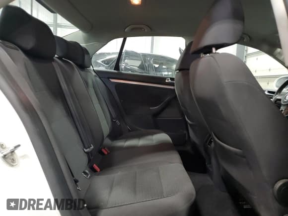 ✅ 2010 Volkswagen Jetta S • VIN: 3VWJZ7AJ2AM003939 • Лот: 64575465. Опубликован ранее на Copart с пробегом 194 688 миль. Бесплатный доступ к архиву аукционных продаж из США и подробный отчёт об истории автомобиля на DreamBid. Изображение 10.