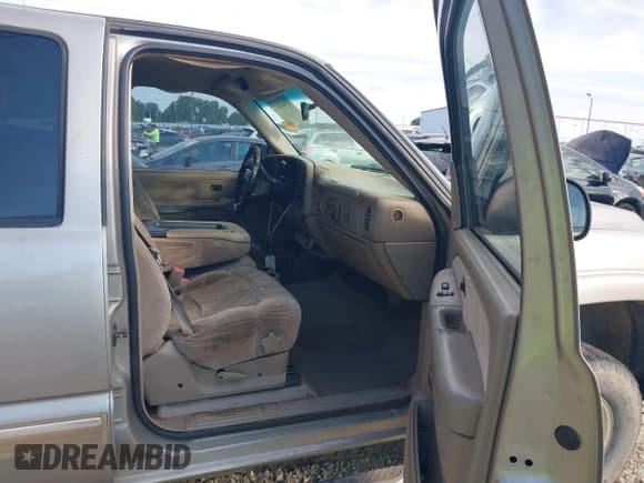✅ 2002 Chevrolet Silverado 2500HD LT • VIN: 1GCHK23U52F235890 • Lot: 43040627. Listed on IAAI with 361,130 mi. Free auction sales archive from the USA and detailed vehicle history report at DreamBid. Image 5.