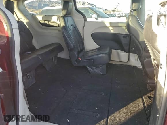 ✅ 2017 Chrysler Pacifica Touring L • VIN: 2C4RC1BG0HR627314 • Лот: 94179025. Опубликован ранее на Copart с пробегом 122 689 миль. Бесплатный доступ к архиву аукционных продаж из США и подробный отчёт об истории автомобиля на DreamBid. Изображение 11.