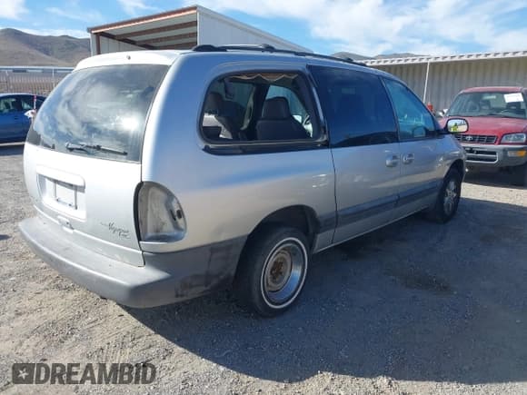 ✅ 2000 Chrysler Voyager SE • VIN: 1C4GJ44R0YB777399 • Лот: 42338359. Опубликован ранее на IAAI с пробегом Не указан. Бесплатный доступ к архиву аукционных продаж из США и подробный отчёт об истории автомобиля на DreamBid. Изображение 4.