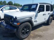 ✅ 2022 Jeep Wrangler Unlimited Sport S • VIN: 1C4HJXDG8NW259579 • Lot: 42974393. Wystawiony na IAAI z przebiegiem 55 553 mil. Bezpłatny archiwum sprzedaży aukcyjnych z USA i szczegółowy raport historii pojazdu na DreamBid. Zdjęcie 2.