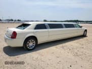 ✅ 2006 Chrysler 300 C • VIN: 2C3KA63H66H112904 • Lot: 56350555. Wystawiony na Copart z przebiegiem 100 530 mil. Bezpłatny archiwum sprzedaży aukcyjnych z USA i szczegółowy raport historii pojazdu na DreamBid. Zdjęcie 3.