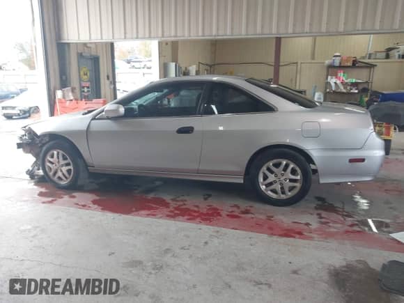 2001 Honda Accord EX с VIN 1HGCG22561A002006, выставлен на аукционе IAAI как лот 43515841 с пробегом 337 330 миль миль и . История ставок и продаж доступна на DreamBid. Изображение 14.