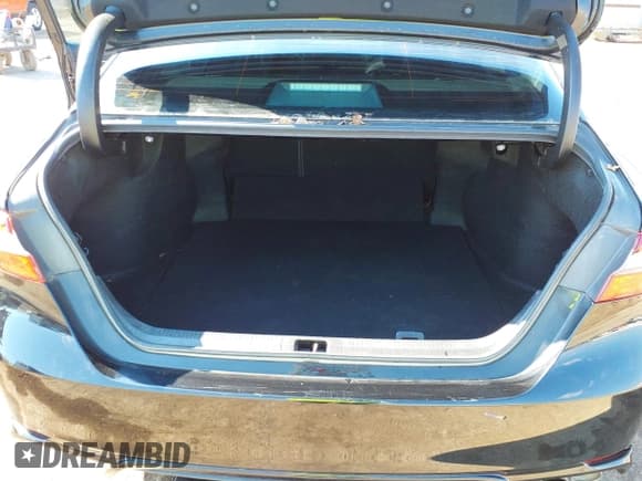 ✅ 2019 Toyota Camry SE • VIN: 4T1B11HK9KU239538 • Лот: 43450438. Опубликован ранее на IAAI с пробегом 104 773 миль. Бесплатный доступ к архиву аукционных продаж из США и подробный отчёт об истории автомобиля на DreamBid. Изображение 18.