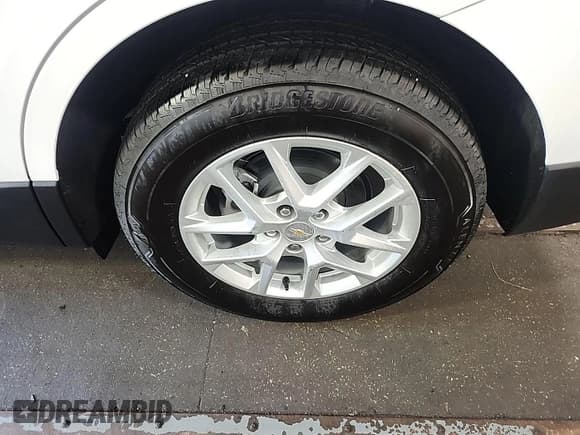 ✅ 2024 Chevrolet Equinox LS • VIN: 3GNAX5EG2RL259406 • Лот: 42679174. Опубликован ранее на IAAI с пробегом 18 миль. Бесплатный доступ к архиву аукционных продаж из США и подробный отчёт об истории автомобиля на DreamBid. Изображение 1.