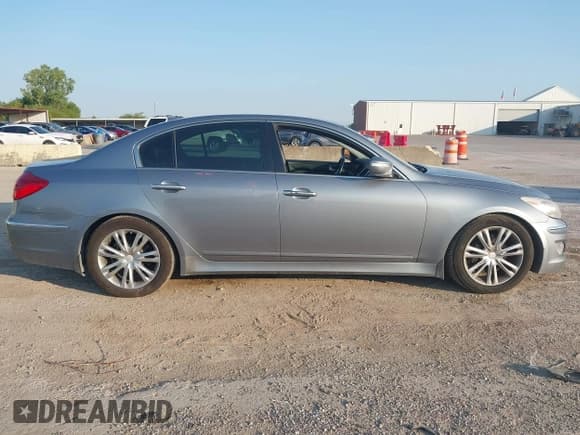 ✅ 2013 Hyundai Genesis 3.8L • VIN: KMHGC4DD9DU256044 • Lot: 43176727. Listed on IAAI with 203,768 mi. Free auction sales archive from the USA and detailed vehicle history report at DreamBid. Image 13.
