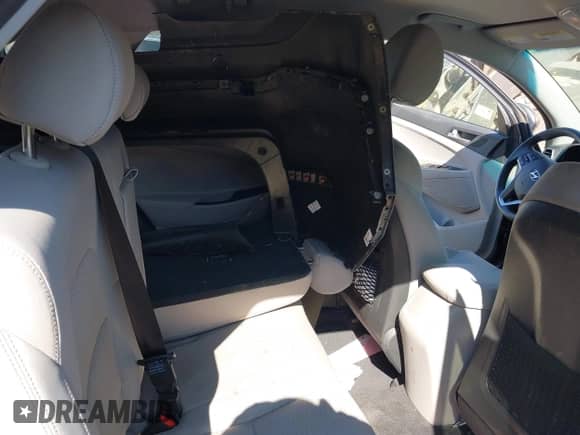 ✅ 2019 Hyundai Tucson Value • VIN: KM8J3CA44KU997932 • Lot: 43207015. Wystawiony na IAAI z przebiegiem 76 383 mil mil. Skorzystaj z bezpłatnego archiwum sprzedaży aukcyjnych z USA i zobacz szczegółowy raport historii pojazdu na DreamBid. Zdjęcie 8.