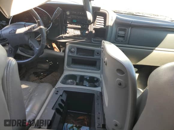 2003 Chevrolet Suburban LT с VIN 1GNFK16Z03J169070, выставлен на аукционе Copart как лот 72902824 с пробегом 219 873 миль миль и Списание • Salvage title. История ставок и продаж доступна на DreamBid. Изображение 8.