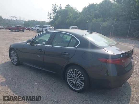 ✅ 2017 Alfa Romeo Giulia Ti • VIN: ZARFAEEN5H7537108 • Лот: 42942458. Опубликован ранее на IAAI с пробегом Не указан. Бесплатный доступ к архиву аукционных продаж из США и подробный отчёт об истории автомобиля на DreamBid. Изображение 3.