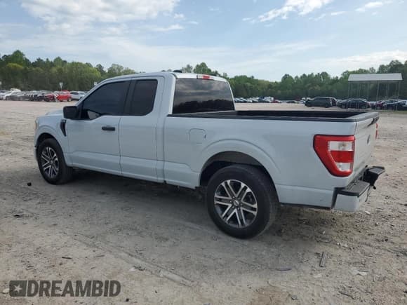 ✅ 2022 Ford F-150 XL • VIN: 1FTEX1CP7NKD77744 • Lot: 53357375. Wystawiony na Copart z przebiegiem 60 759 mil. Bezpłatny archiwum sprzedaży aukcyjnych z USA i szczegółowy raport historii pojazdu na DreamBid. Zdjęcie 2.