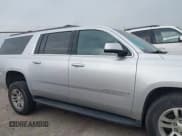 ✅ 2020 Chevrolet Suburban LT • VIN: 1GNSCHKC6LR265468 • Lot: 42042772. Wystawiony na IAAI z przebiegiem 113 335 mil. Bezpłatny archiwum sprzedaży aukcyjnych z USA i szczegółowy raport historii pojazdu na DreamBid. Zdjęcie 13.