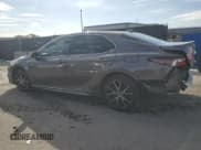 ✅ 2023 Toyota Camry SE • VIN: 4T1G11AK0PU725761 • Лот: 92032645. Опубликован ранее на Copart с пробегом 50 225 миль. Бесплатный доступ к архиву аукционных продаж из США и подробный отчёт об истории автомобиля на DreamBid. Изображение 2.